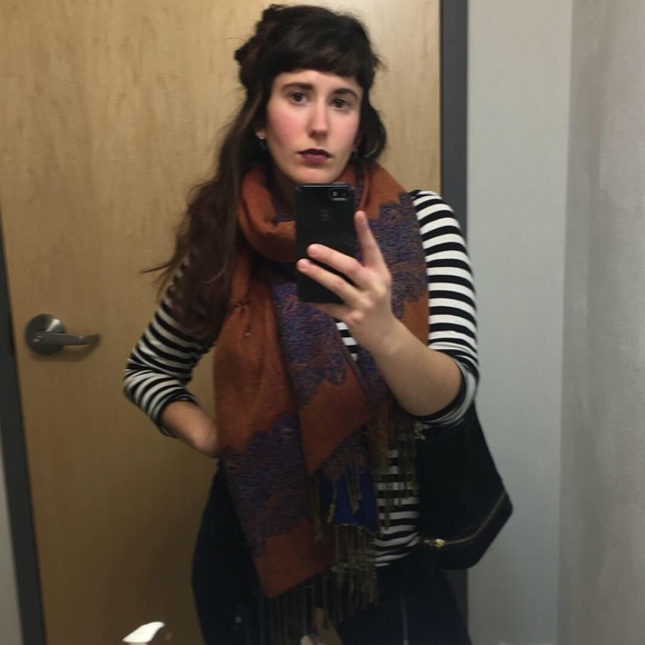 Meet your Posher, Danielle - Picture 2 of 3